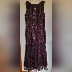 Vince Camuto burgundysuze 14  long dress